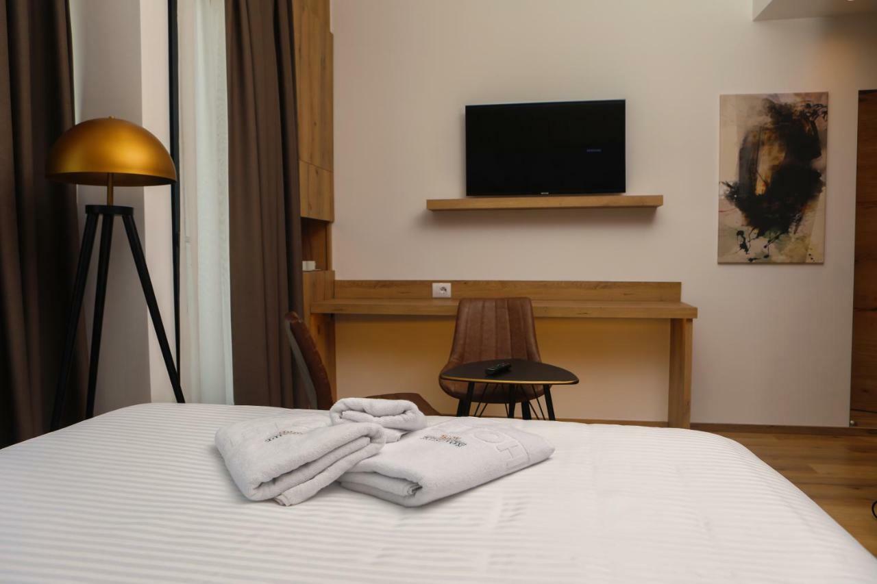Roadside Hotel Lipjan Buitenkant foto